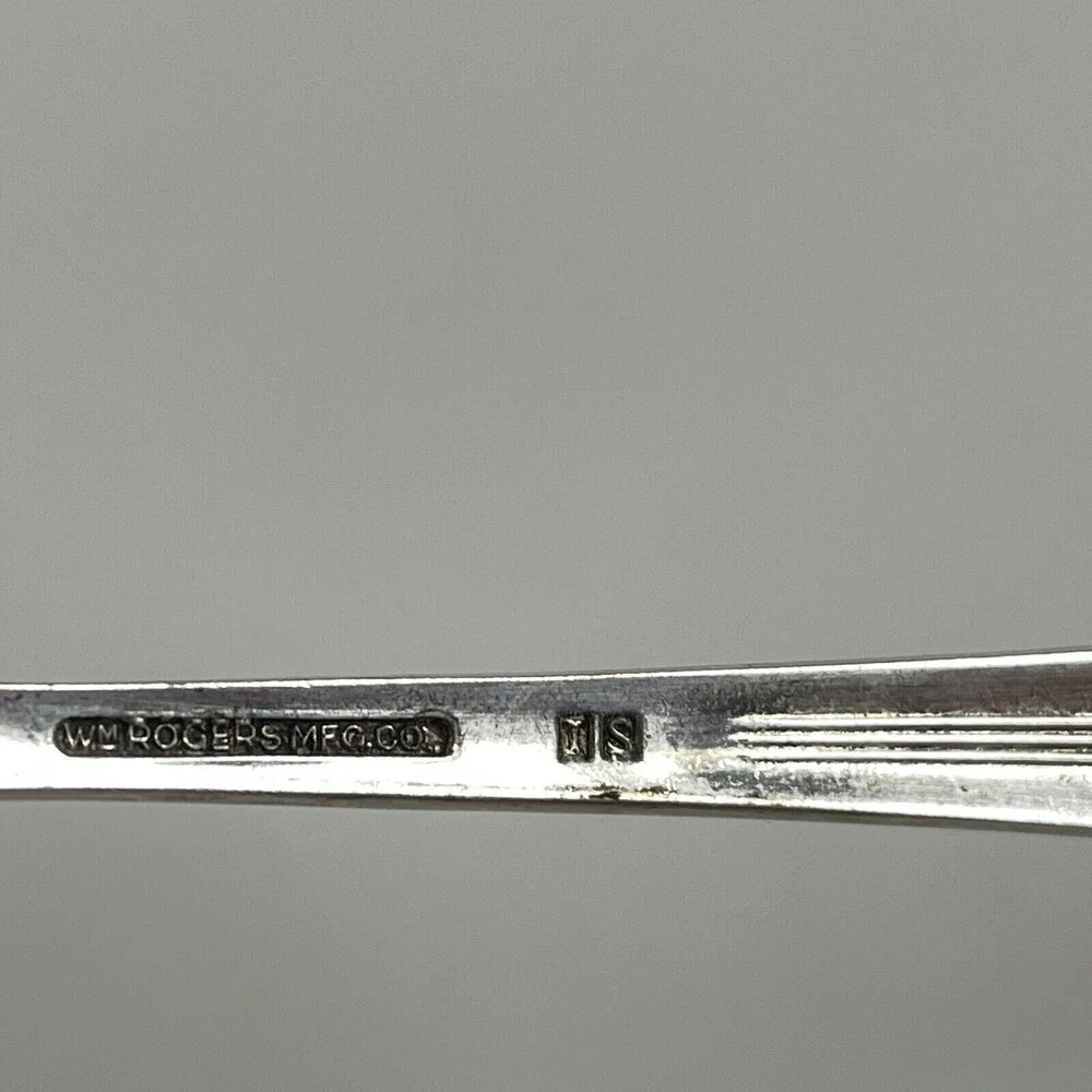 Wm. Rogers International Silver‎ Allure Silver-plate Flatware Butter Knife Spoon